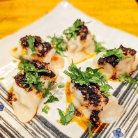 全て手作り！多彩な餡で楽しむ焼き餃子と蒸し餃子♪