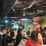 観戦の合間にダーツやエアホッケーでも遊べます！