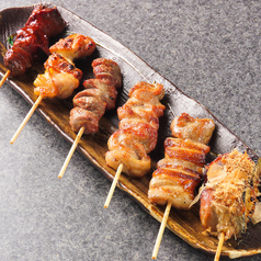 馬肉だけでなく、串焼きも自慢。鶏・豚・牛・馬を網羅!