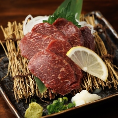 馬肉の霜降り刺し