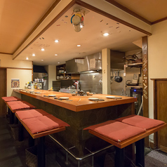 1階カウンター席は全8席ご用意しております。お一人様からお気軽にご利用ください◎