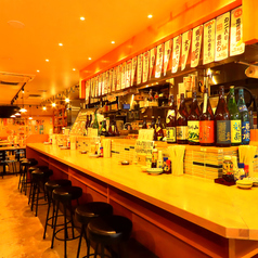 おひとり様の晩酌やサク飲みにおすすめのカウンター席をご用意しています♪※画像は系列店