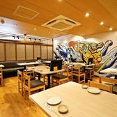 優しい照明に照らされた空間を演出いたします。落ち着いた雰囲気の店内でお食事をお楽しみください。中規模宴会から大型宴会まで幅広く対応いたします。まずはお気軽に当店までご連絡を♪