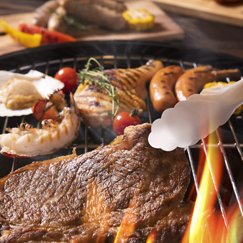 手ぶらで贅沢、都会のオアシス。屋上夜景BBQ×天然温泉で極上のひとときを。