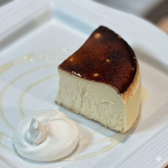 濃厚なめらかバスクチーズケーキ