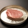 広島が誇るブランド牛「神石牛」をご提供。きめ細かな肉質と上品な脂の甘みが特徴で、焼肉でその豊かな旨みをご堪能いただけます。