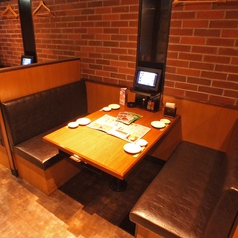 大小様々なテーブル席があります。【渋谷でお食事処、飲み会を実施するお店をお探しなら北海道へ】