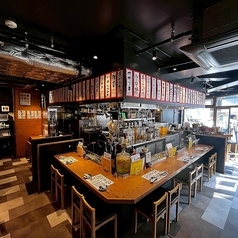 お一人様からご友人・職場の同僚・先輩後輩・カップルなど、様々なシチュエーションでお楽しみいただけるカウンター席がございます!