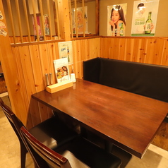 2~4名様でご利用いただけるテーブル席をご用意!レイアウト自由で大人数でもご利用可能です♪