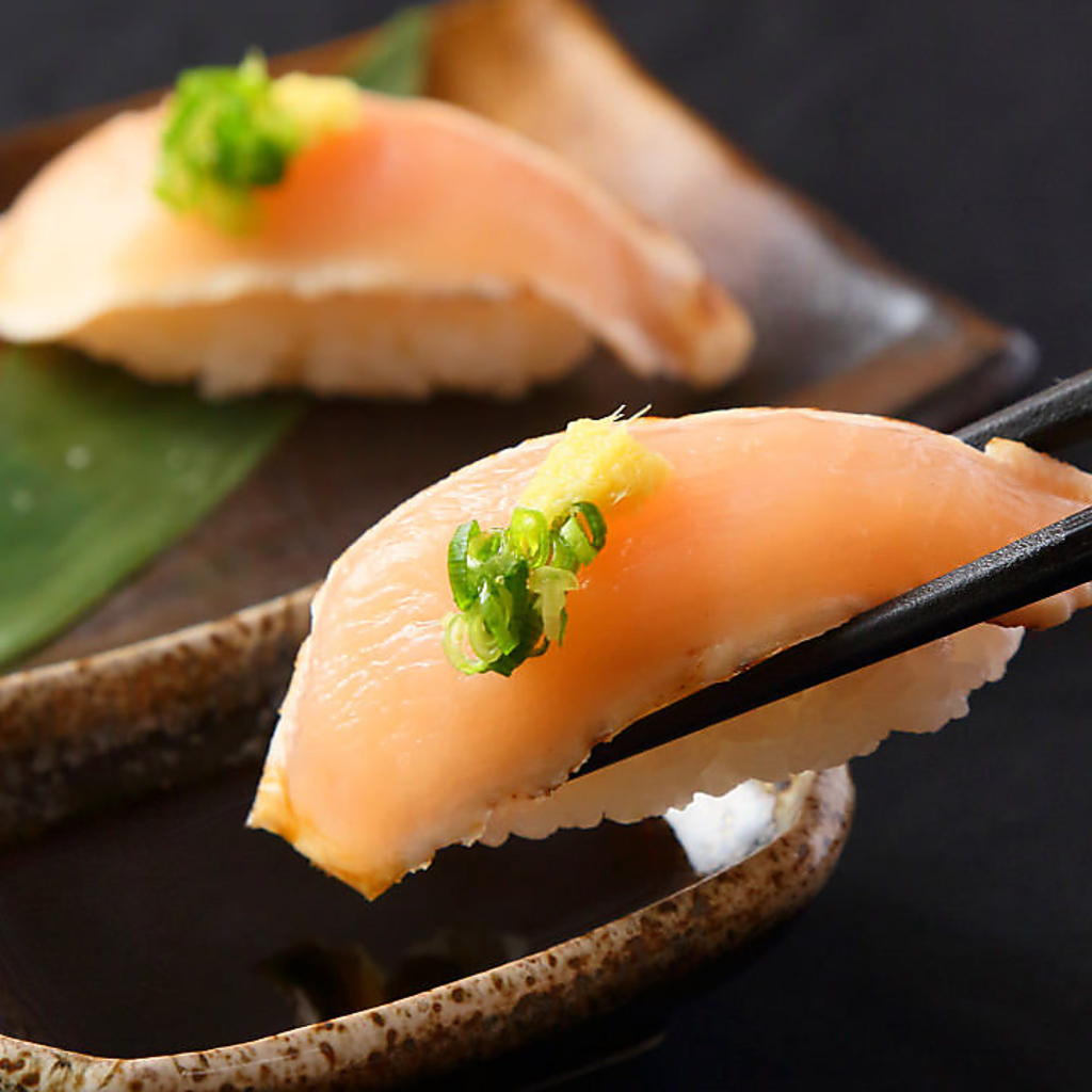 地鶏むね肉・ささみ・こころ等おすすめの部位を刺身・ヅケ・炙り・ポン酢等でお召し上がり下さい。