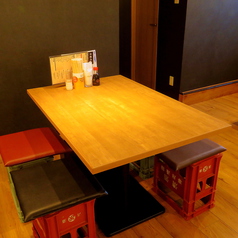 テーブル席…4名様まで収容可能なテーブル席