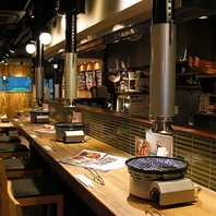 ライブ感楽しむ木とタイルのカウンター