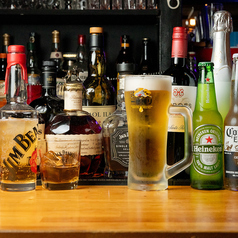 ブラントン、カリラ…世界の銘酒が勢揃い！こだわりの1杯に酔いしれる、大人の隠れ家的な至福空間の写真