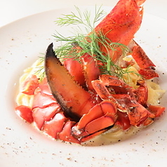 カナダ産オマール海老とフレッシュトマトのクリームパスタ