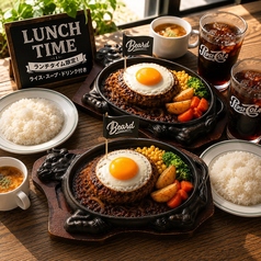 鉄板で熱々！肉厚ハンバーグの贅沢ランチ