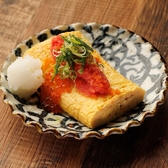 当店の大人気メニューの出汁からこだわった究極の出汁巻きたまごをご賞味ください。有名和食店で修業を重ねた料理長によるこだわりの逸品です。中には明太子、上にはいくらの乗った贅沢づくしの究極の出汁巻きたまごとなっております。