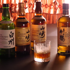 ワイン、日本酒だけでなくウイスキーも豊富に取り揃え。