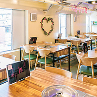 SNS映えもばっちり♪温かみのある光が心地よい店内