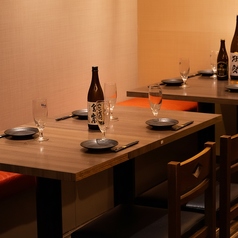 【3名~6名席】すこしゆったりめのお席になっておりますので、落ち着いた雰囲気のなかで大切な仲間たちと、情緒溢れる空間をご堪能ください・・・人数に応じたお席へご案内いたします♪ご希望、ご要望等はお気軽にご相談下さい◎