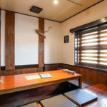 ゆったり座れるお座敷席をご用意しております。くつろぎながら楽しいひとときをお過ごしください♪