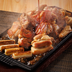 当店おすすめ、鉄板焼き鶏!!お酒のお供に是非♪