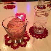 バー初心者にピッタリ。お酒は好き。行ってみたいけど不安、チェーン店や居酒屋さんしか行ったことないしなに飲めばいいかわからない。大丈夫です。マスターも最初はそうでした。初めて行ったバーで楽しみを感じての今です。その想いを込めて初めて行ったお店の名前をつけました。