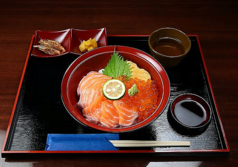 サーモンといくらの親子丼　並