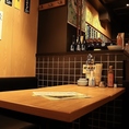 3～4名でお楽しみいただけるテーブル席もございます！焼酎とお好きな割り材で乾杯♪