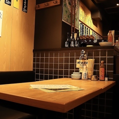 3~4名でお楽しみいただけるテーブル席もございます!焼酎とお好きな割り材で乾杯♪