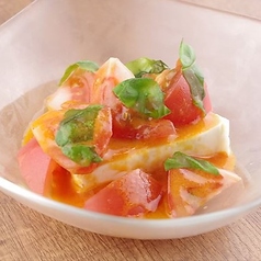 完熟トマトと自家製チーズのカプレーゼ