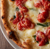 【Recipe4】焼きあがったピッツァはコルニッチョーネがもちもちで所々に焦げ目がある