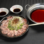 【自慢の逸品！】名物の牛タンしゃぶや炙り肉寿司、串焼き、創作和食など種類豊富なメニューを堪能！