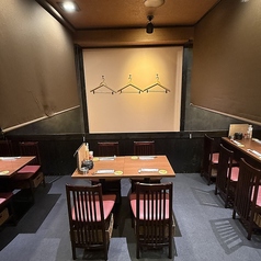 半個室席最大25名様収容可能【テーブル席:6名席×3卓 4名席×2席】