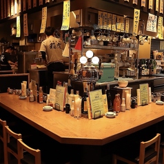 お一人様からご友人・職場の同僚・先輩後輩・カップルなど、様々なシチュエーションでお楽しみいただけるカウンター席がございます！