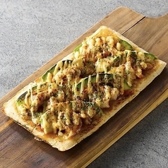 アボカドチキンの照り焼きピザ