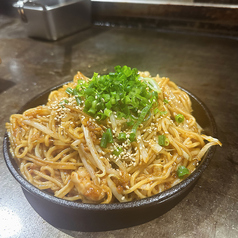 ホルモン焼きそば(+100円でうどん変更)