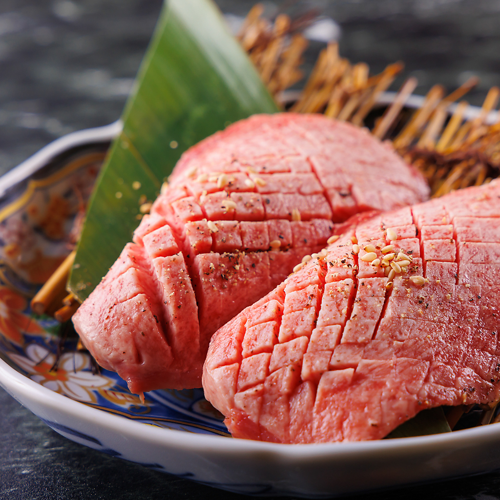 厚切り仙台牛タンを贅沢に！