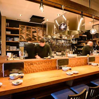 カウンター席でしっぽり贅沢なひとときをお過ごし下さい