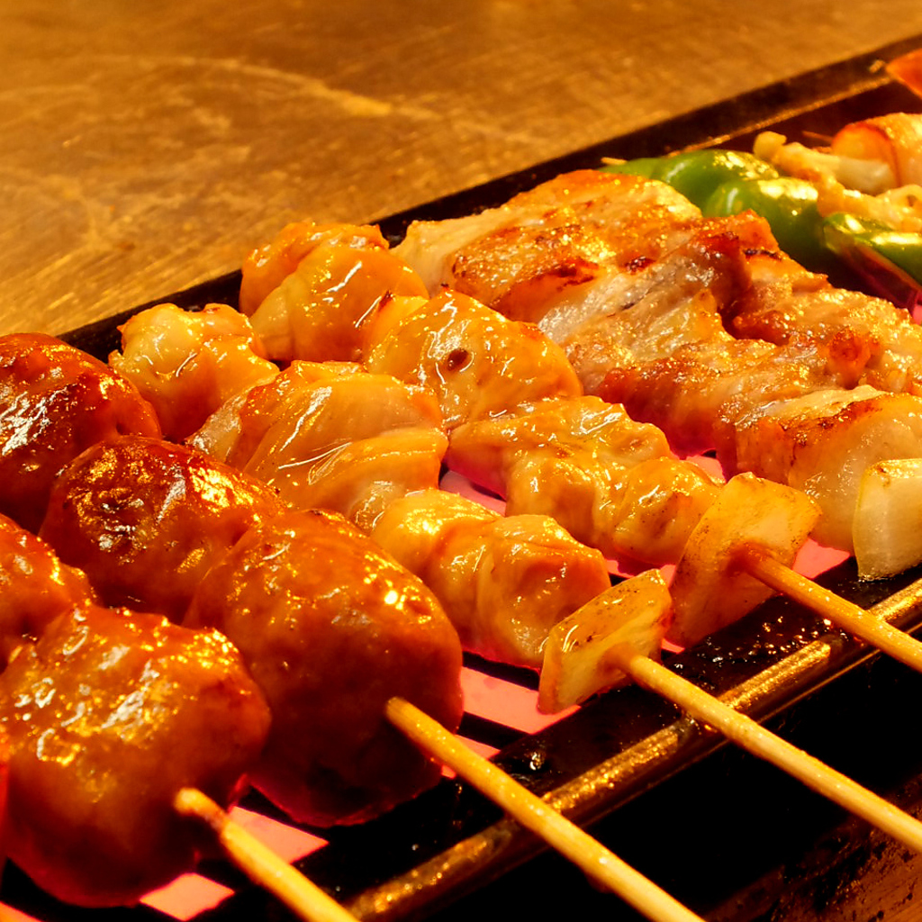 毎日仕込むこだわりの串は1本100円～でサラリーマンの味方・・・！