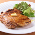 料理メニュー写真 国産鶏のグリル焦がしバターソース