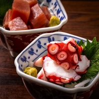 大釜もつ煮や焼きとんの箸休めで、マグロやたこぶつも♪