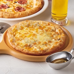 6種チーズのおつまみピザ