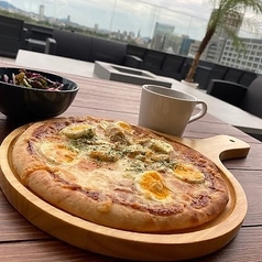 BBQ CHICKEN EGG PIZZA(BBQチキンエッグピザ)