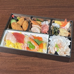 季節のおすすめ弁当＜お茶付き＞