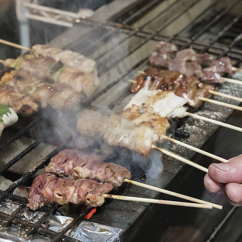 駅近好立地！自慢の焼鳥や美味しい料理と種類豊富なお酒の組み合わせで至福の時を！
