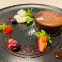 ランチやアラカルトなどカフェメニューも充実！