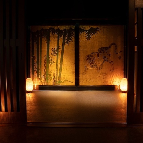 四季折々の食材を会席・鉄板焼・天ぷらで、五感で味わう贅沢な時間をお過ごしください