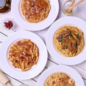 【ランチはカプリで】本格ピッツァやパスタをランチでも楽しめる♪店内はおしゃれで落ち着いた空間になっています。デートや女子会・お子様連れなどシーンを問わず愉しめるのも嬉しい！また、お値段はリーズナブルですが、味は本格的♪”また食べたい”と思わせるメニューがたくさん。ランチで本格イタリアンの味をどうぞ。
