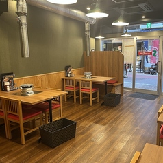 各席人数に併せてご案内させていただきます。