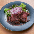 料理メニュー写真&nbsp;一晩ねかせた熟成「ローストビーフ」